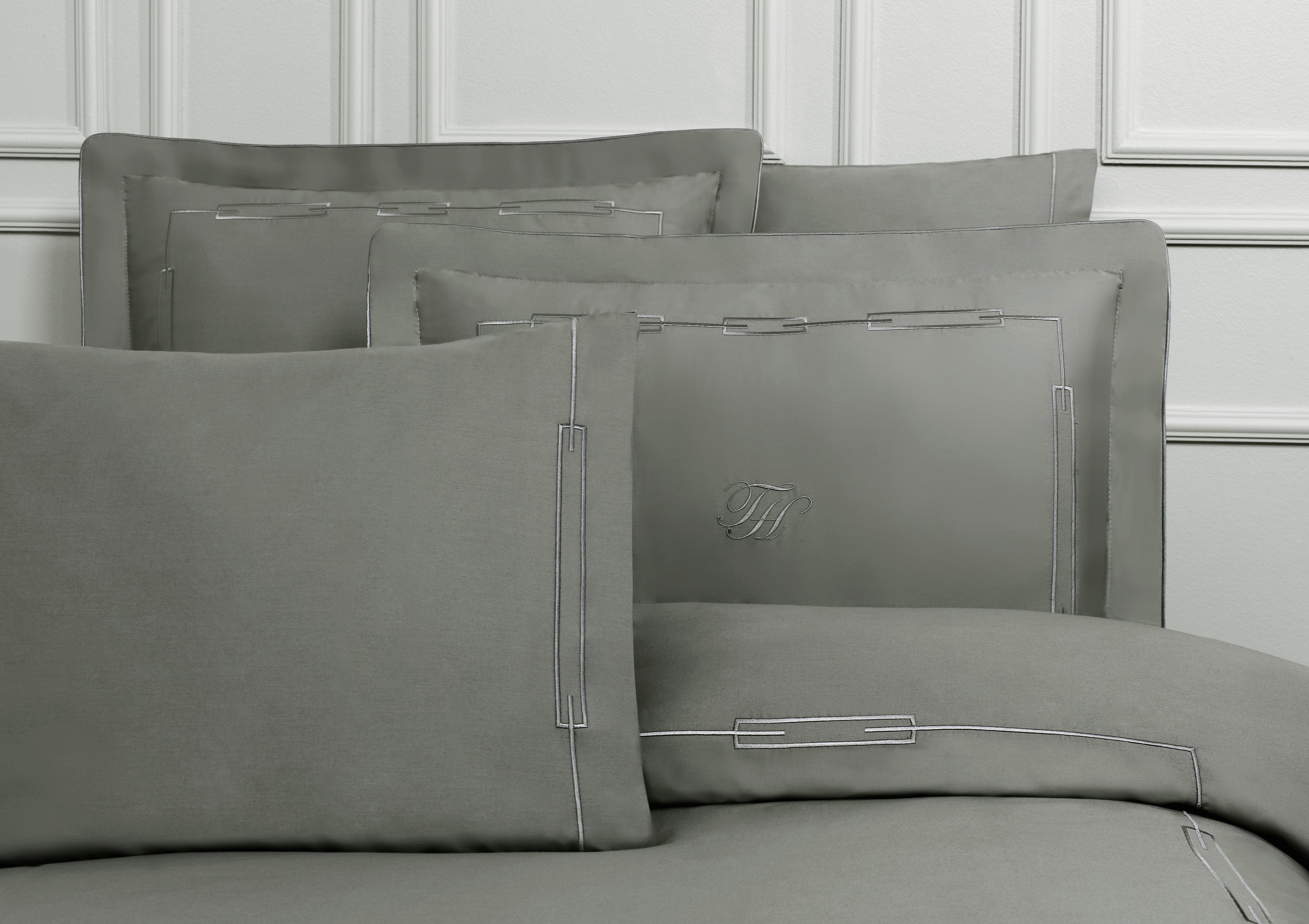 Постельное белье Tivolyo Home CHANEL тёмно - серый - изображение 1